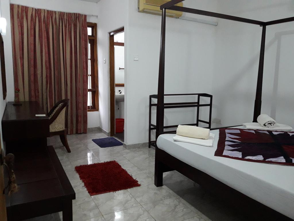 Sea Front Hikkaduwa Hotell Exteriör bild