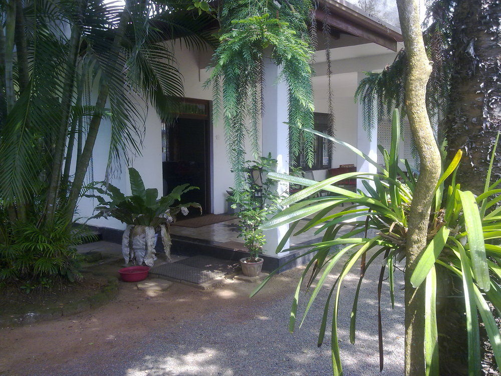 Sea Front Hikkaduwa Hotell Exteriör bild