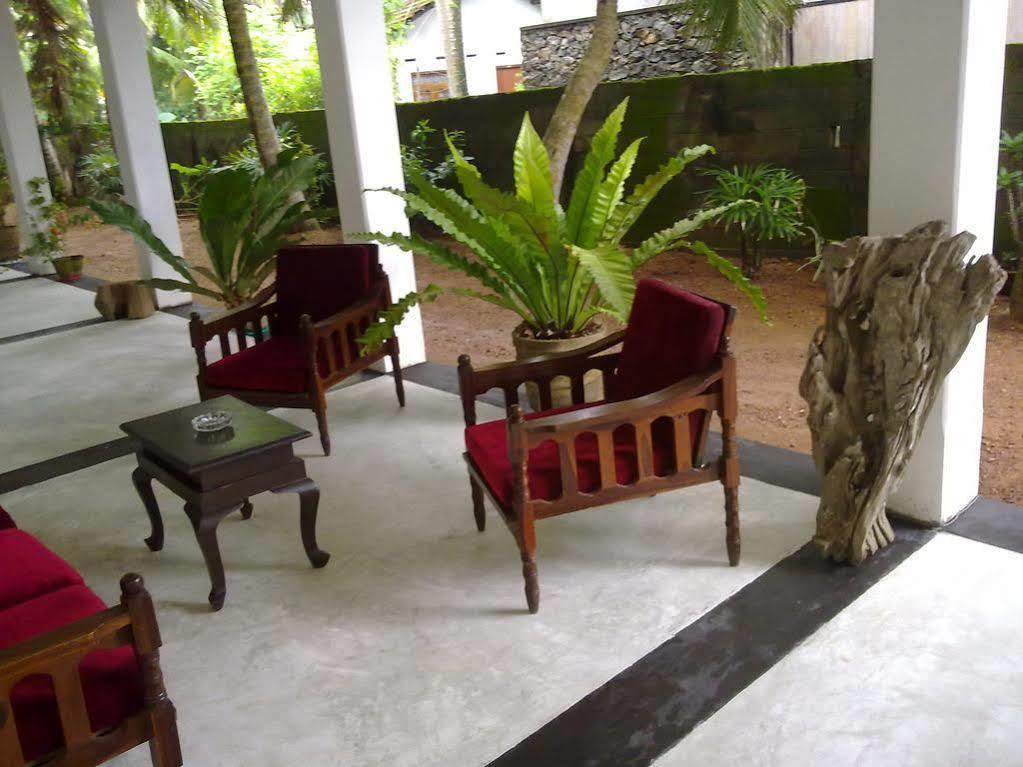 Sea Front Hikkaduwa Hotell Exteriör bild