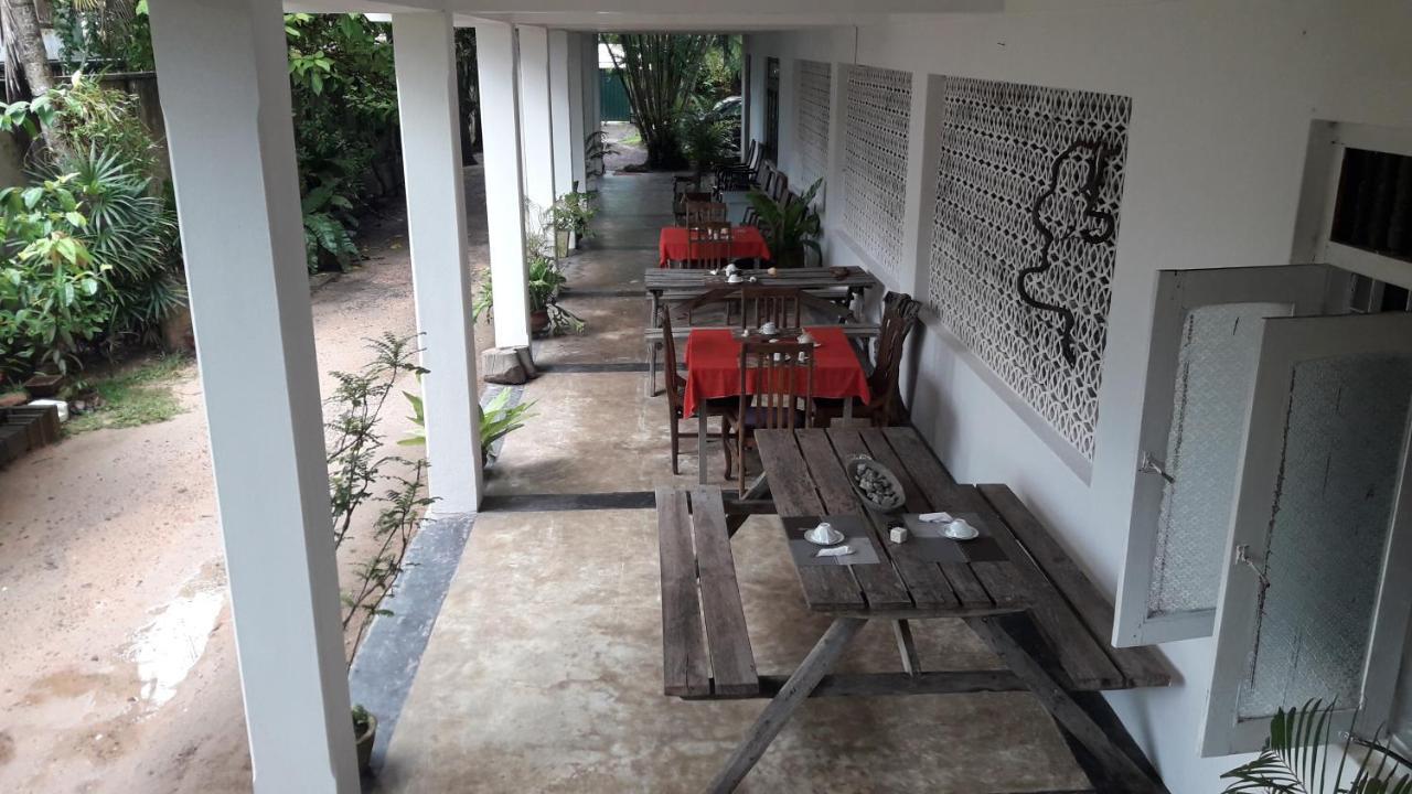 Sea Front Hikkaduwa Hotell Exteriör bild